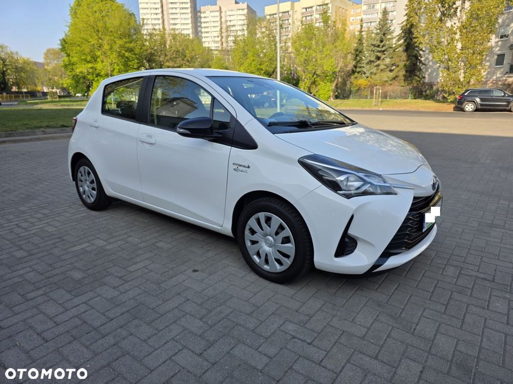 Toyota Yaris Hybrid 100 Active - 26