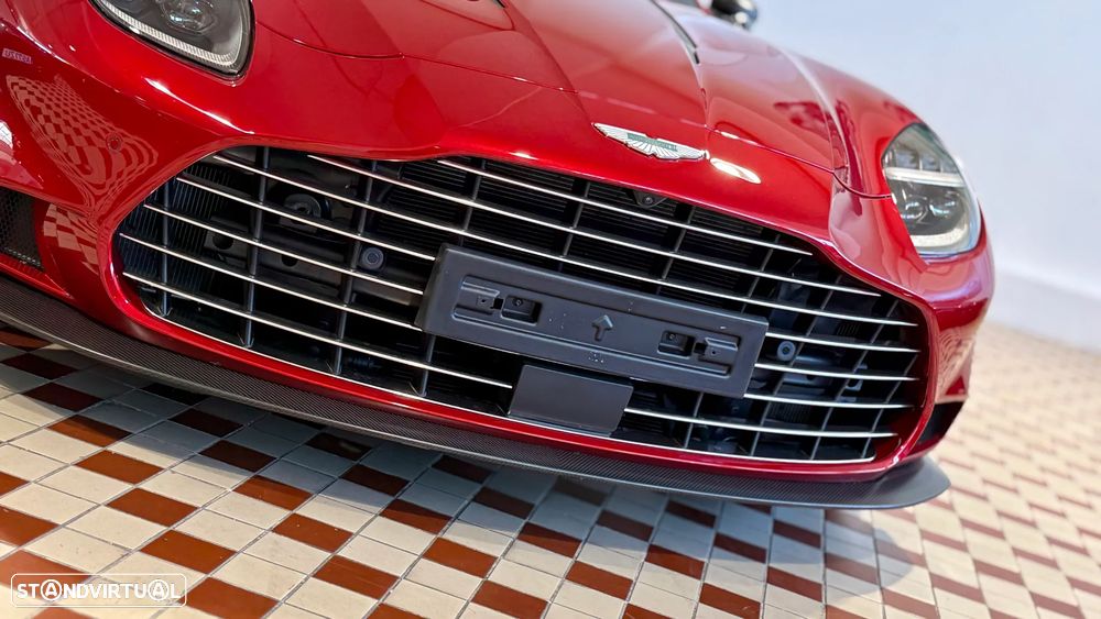 Aston Martin Vanquish V12 - 18