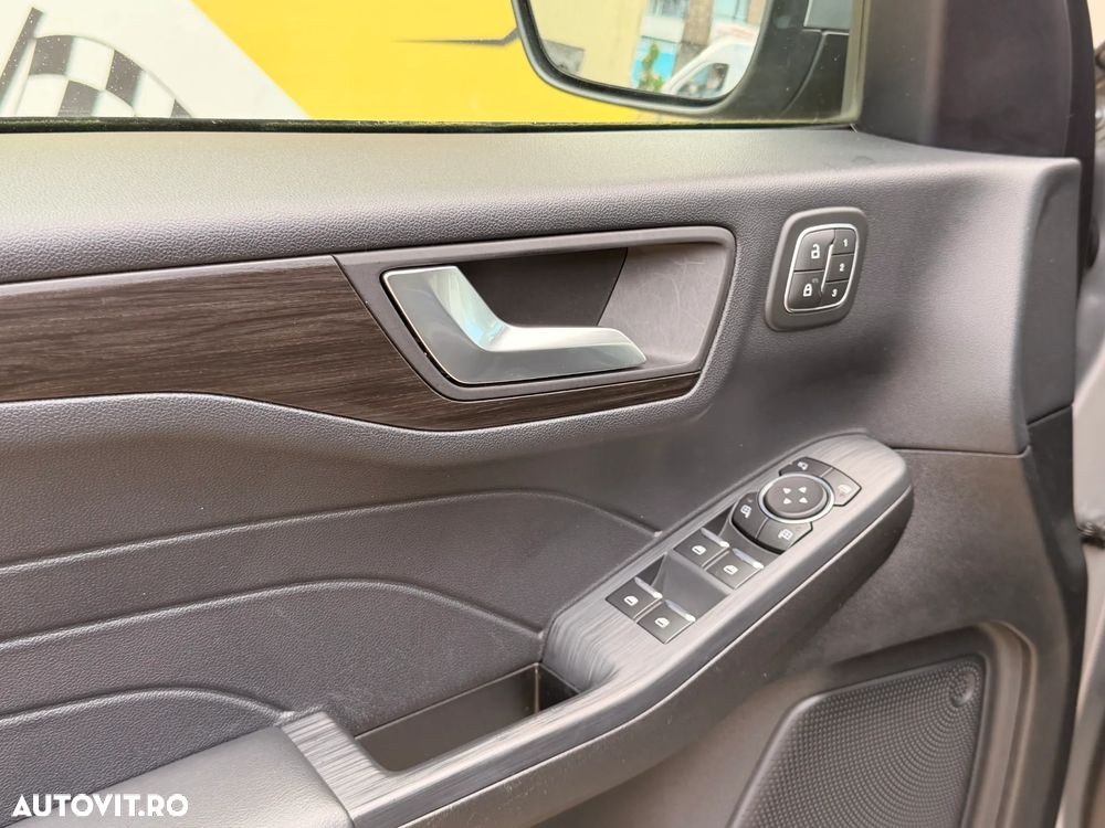 FORD Kuga 2022 — imagine 13