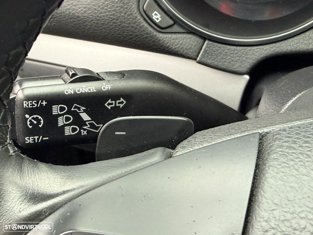 VW Golf 2.0 TDI Highline DSG - 29