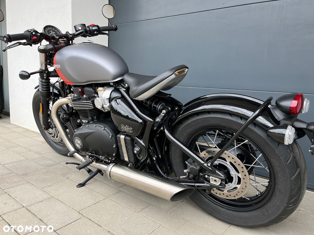 Triumph Bonneville Bobber - 4