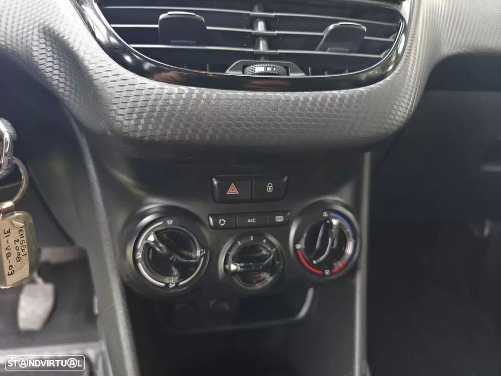 Peugeot 2008 1.2 PureTech Style — fotografia 35