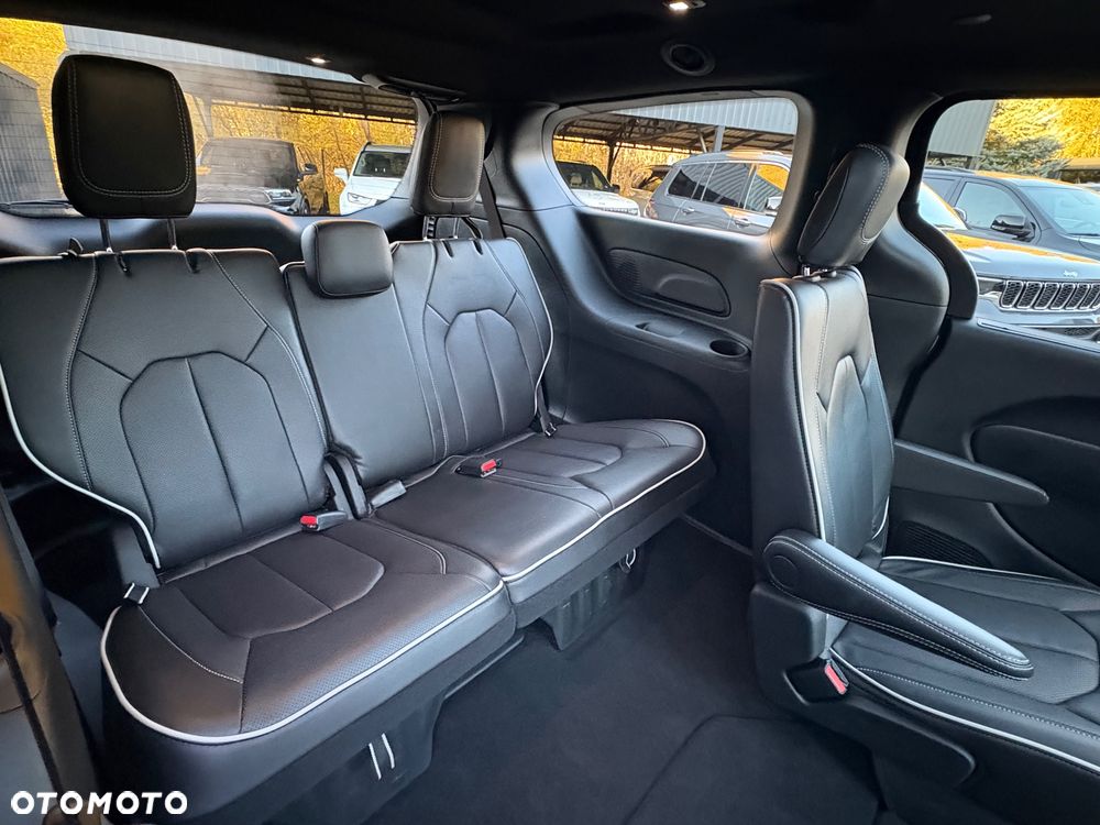 Chrysler Pacifica - 28