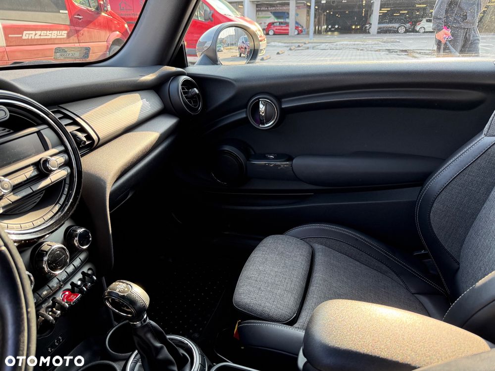 MINI Cooper Standard - 12