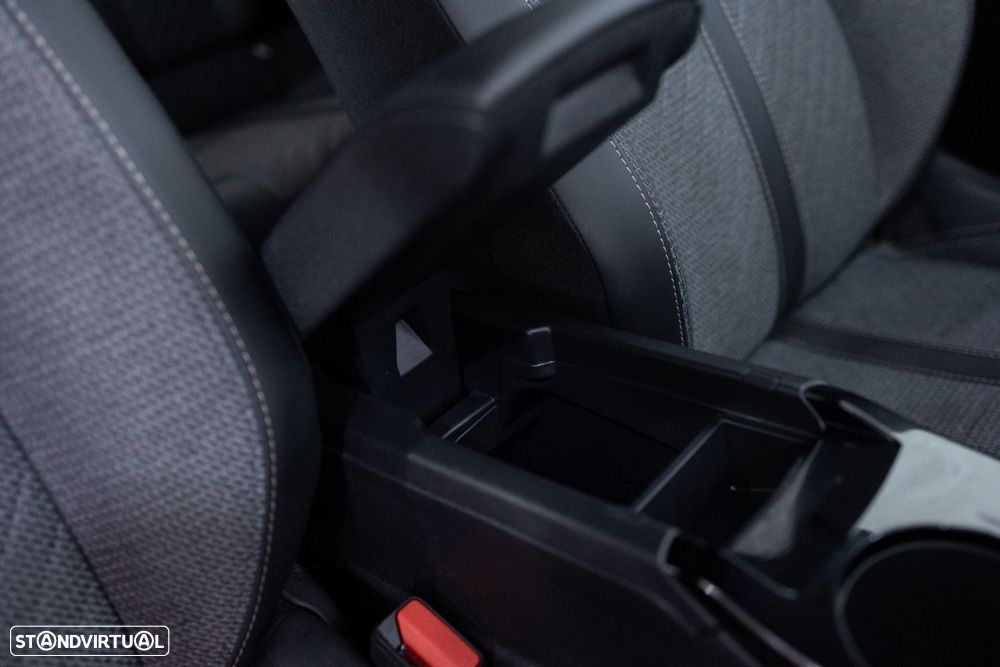 Peugeot 2008 1.2 Hybrid Allure e-DCS6 - 33
