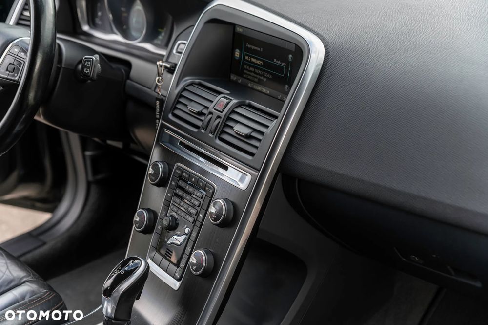 Volvo XC 60 D4 AWD Geartronic Summum - 27