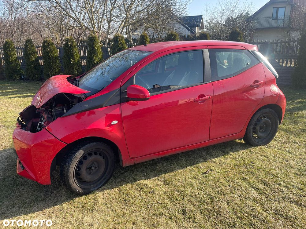 Toyota Aygo x-play - 3