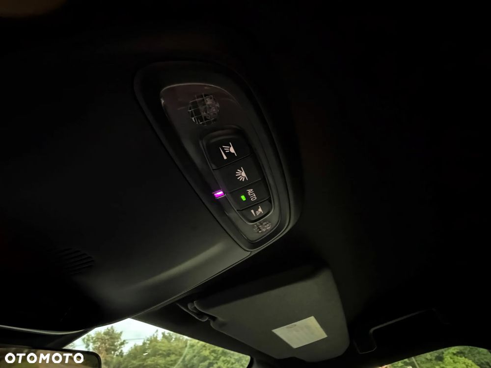 Volvo V40 D2 R Design - 27
