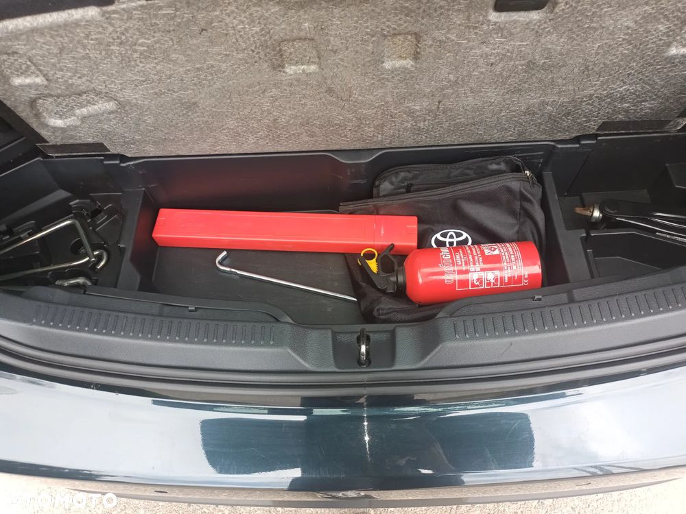 Toyota Verso 1.8 Prestige 7os EU6 - 21