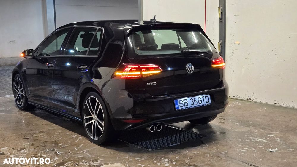 Volkswagen Golf - 6
