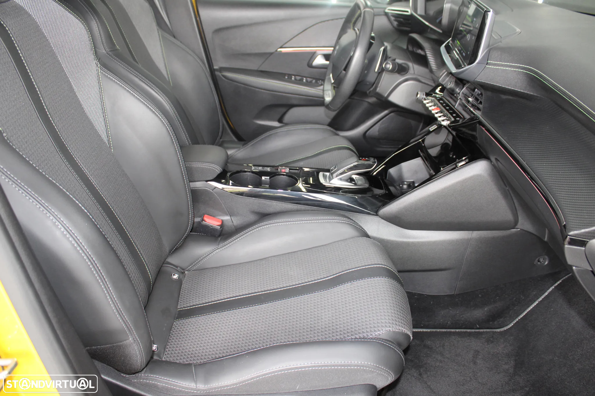 Peugeot 208 PureTech 130 EAT8 GT - 19
