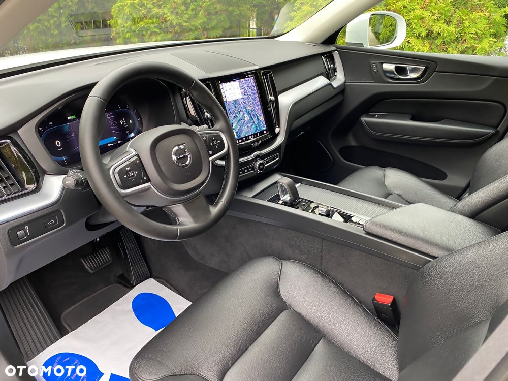 Volvo XC 60 B4 D AWD Geartronic Momentum Pro - 23