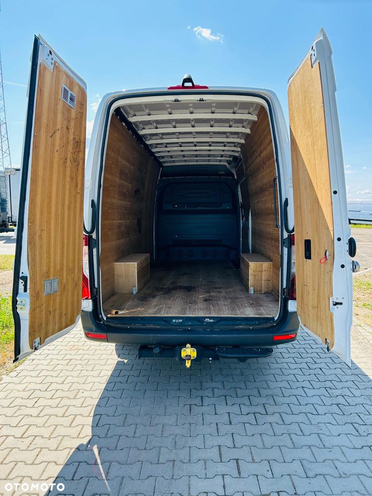 Mercedes-Benz Sprinter - 12