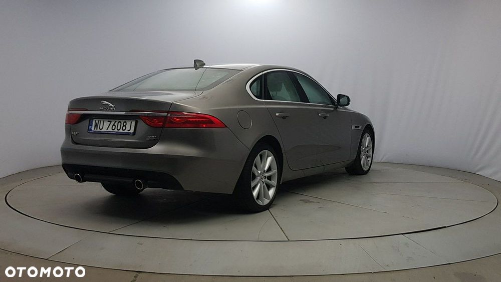 Jaguar XF - 7