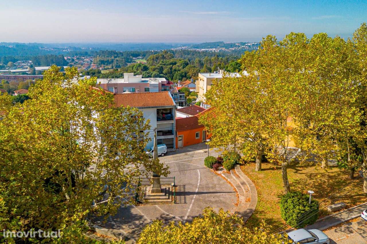 Moradia Térrea T2 Totalmente Remodelada no Coração de Arrifana ! - Grande imagem: 3/16