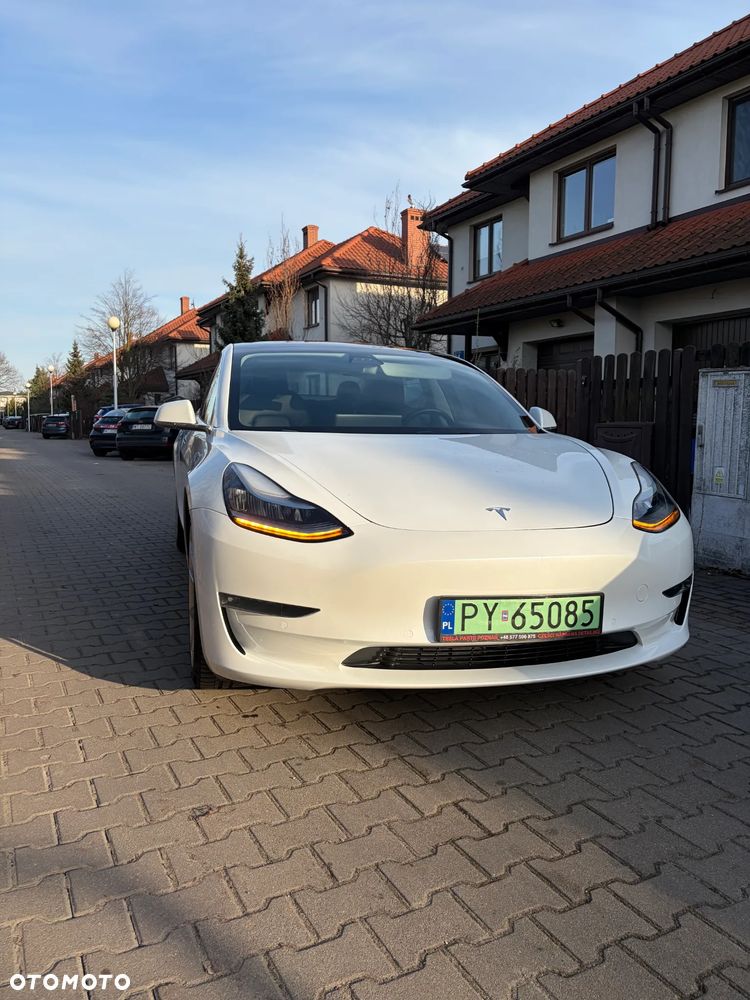 Tesla Model 3 - 3