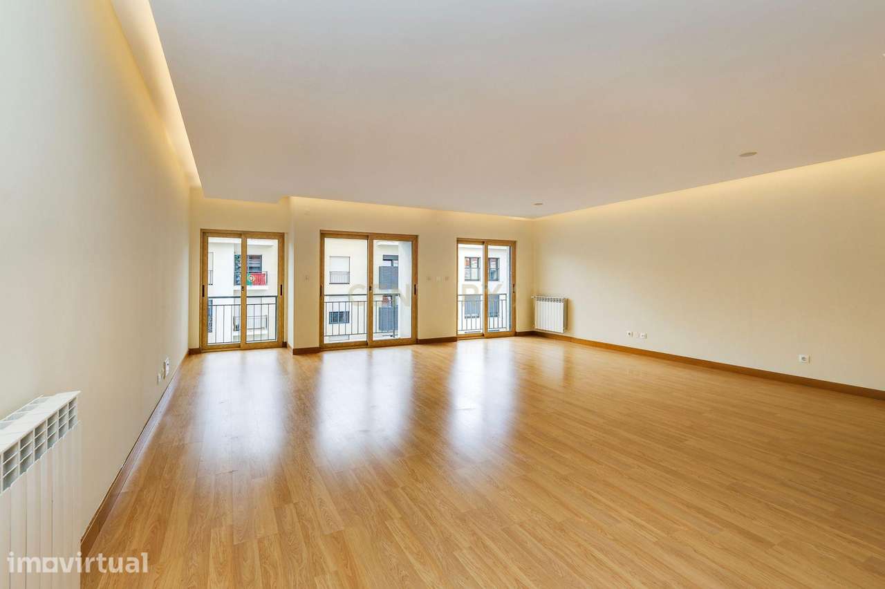 T3 | 162 m2 |  2 boxes | Aguas Livres | Amadora - Grande imagem: 2/27