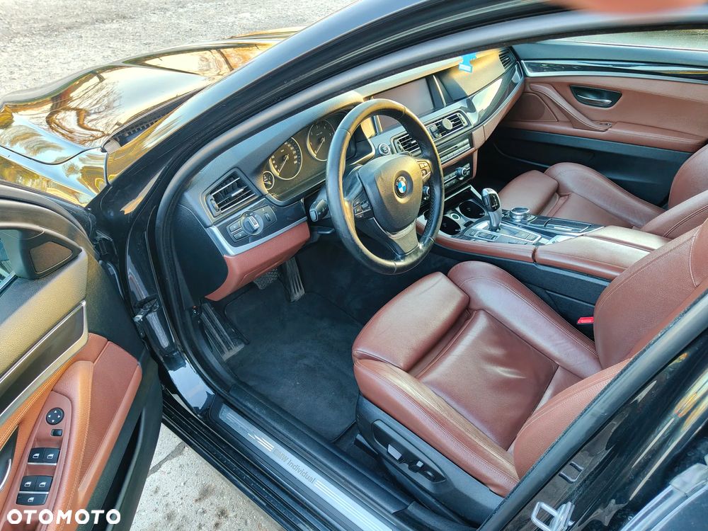 BMW Seria 5 525d xDrive Sport-Aut - 11