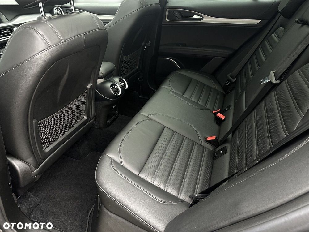 Alfa Romeo Stelvio 2.0 Turbo Veloce Q4 - 12