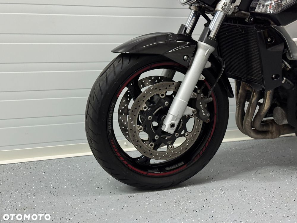 Suzuki GSR - 18
