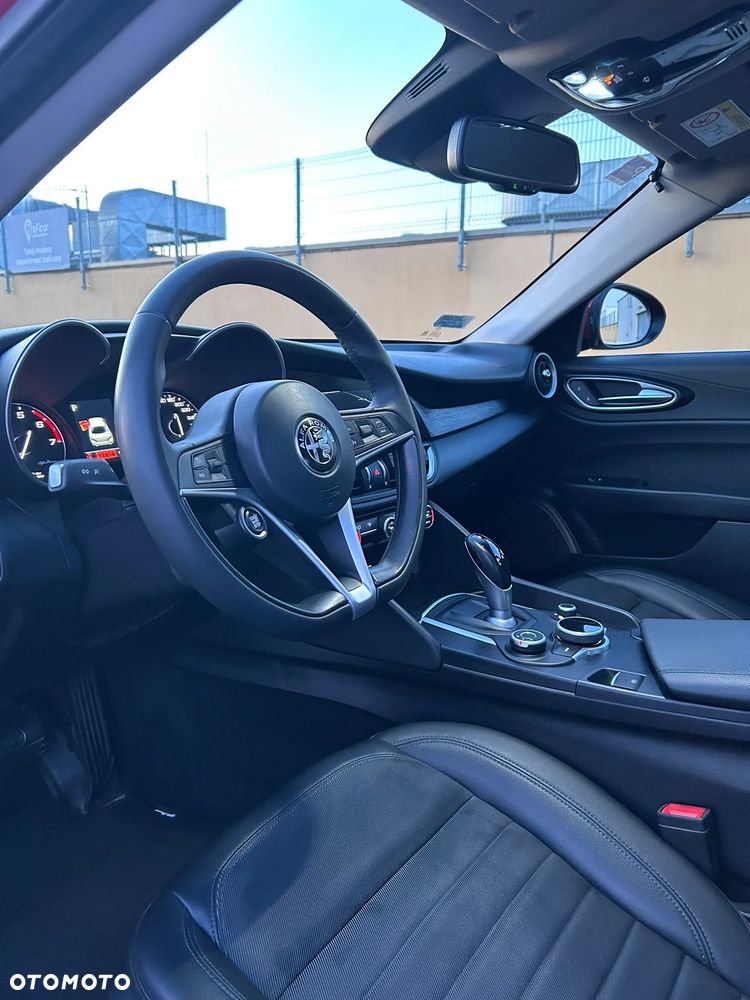 Alfa Romeo Giulia 2.0 Turbo Business - 13