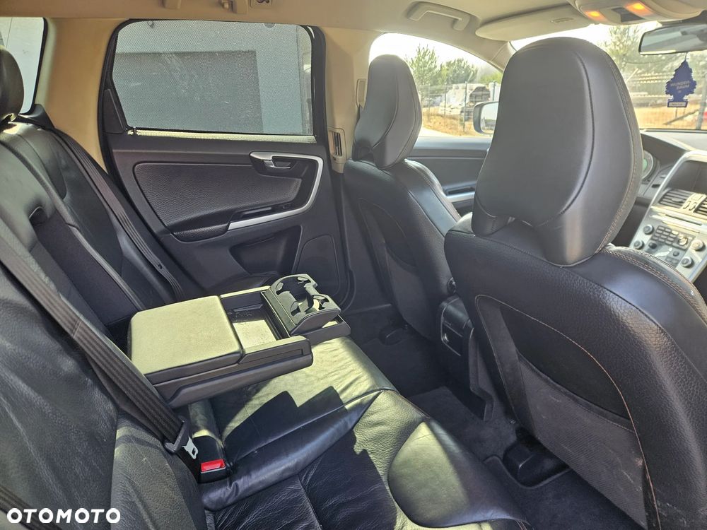 Volvo XC 60 D5 AWD - 8