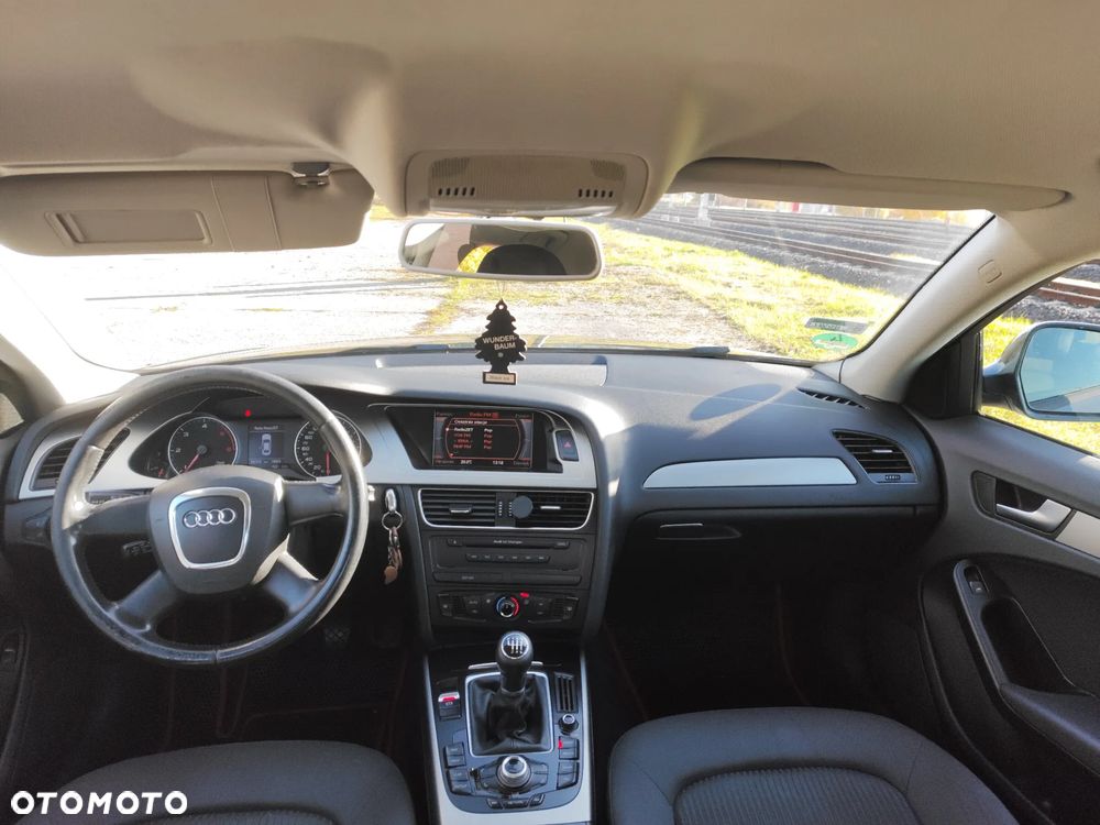 Audi A4 Limousine - 10