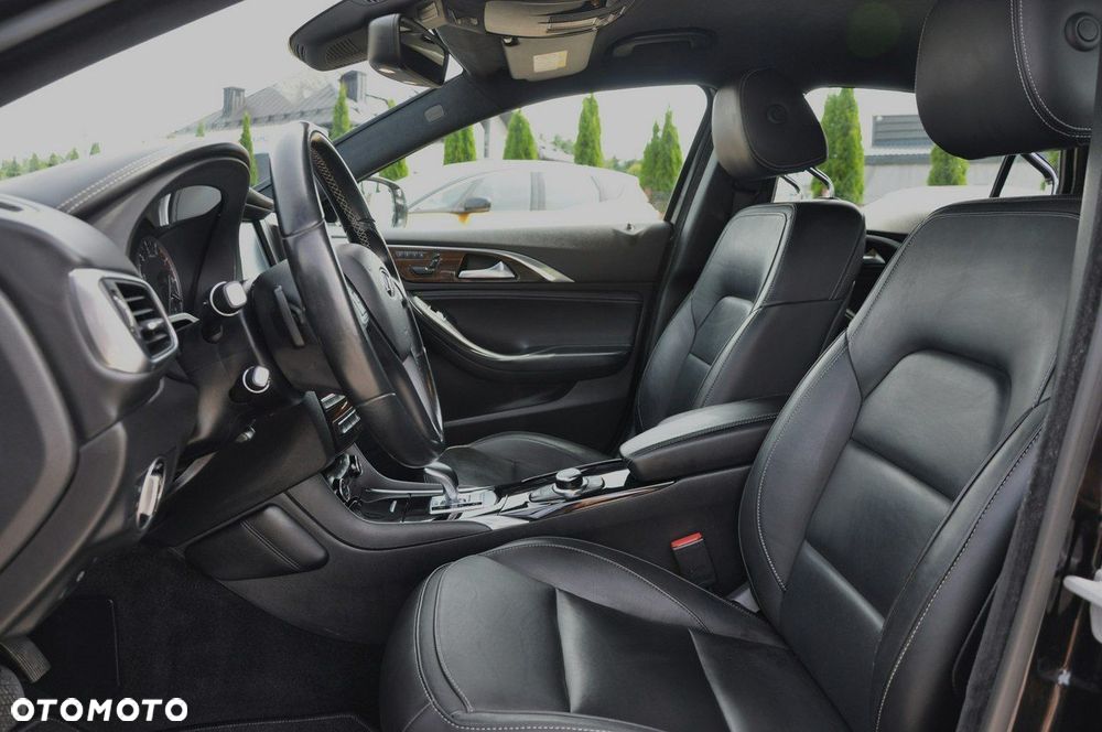 Infiniti Q30 1.6t DCT Premium Tech - 17