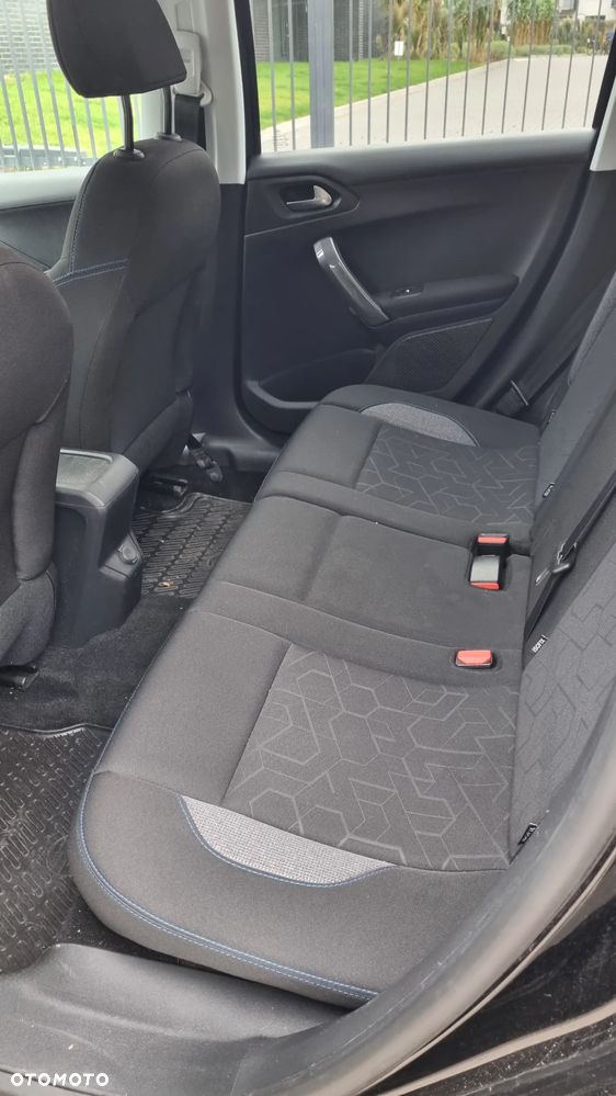 Peugeot 2008 1.2 Pure Tech Style - 17