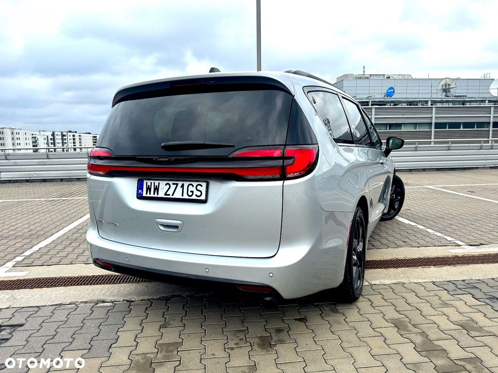 Chrysler Pacifica - 11