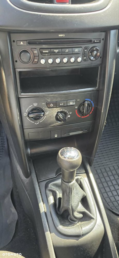 Peugeot 207 - 12