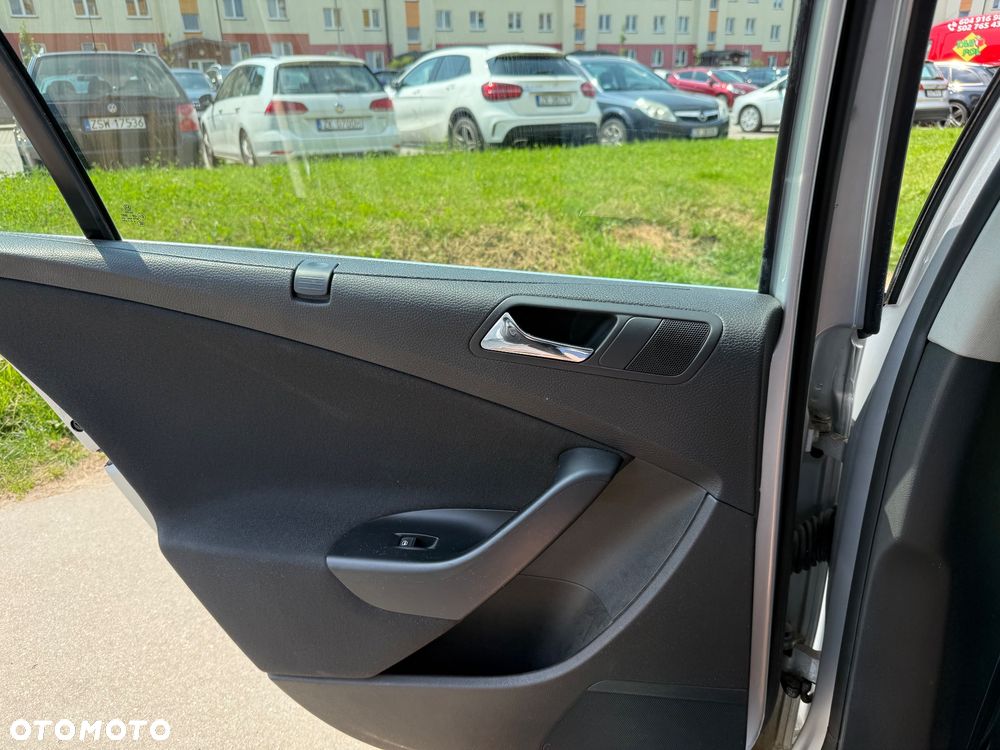 Volkswagen Passat 2.0 TDI Comfortline - 12