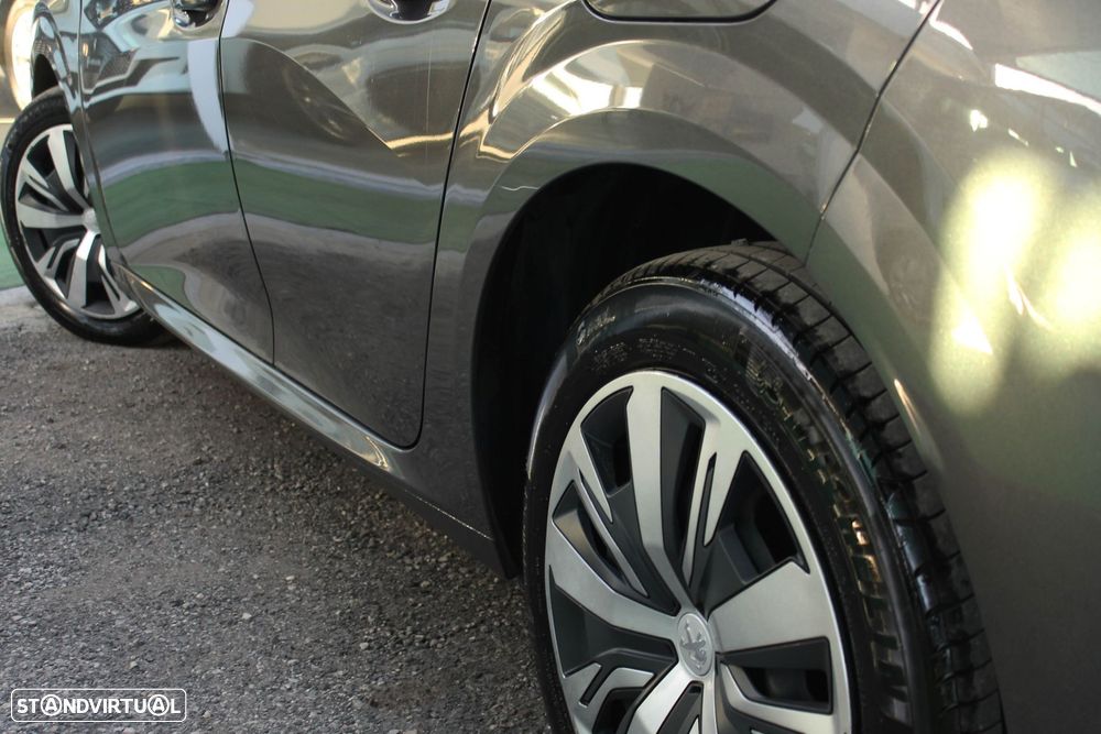 Peugeot 208 1.2 PureTech Active Pack - 43