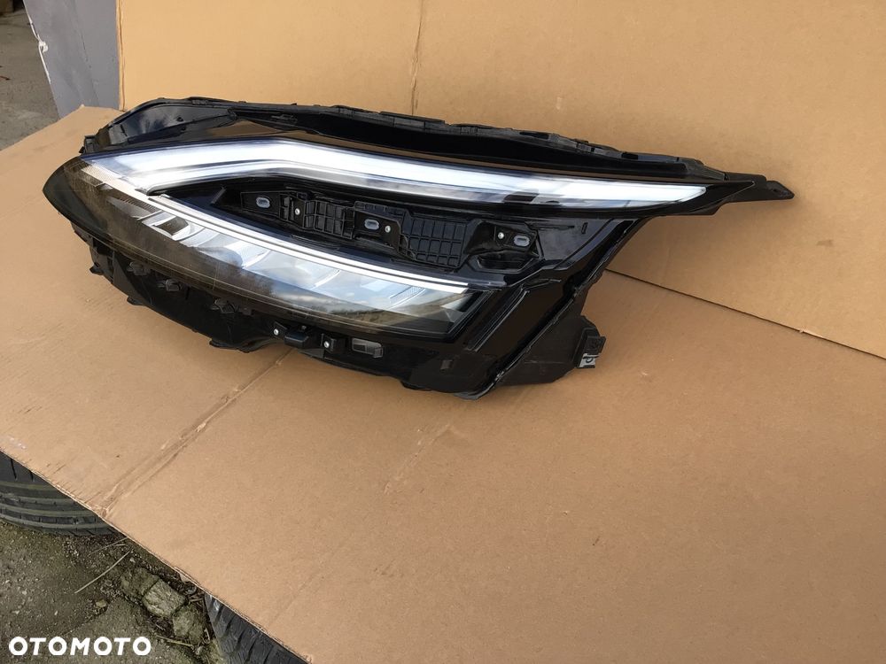Lampa przednia lewa Nissan Qashqai J12 - 2