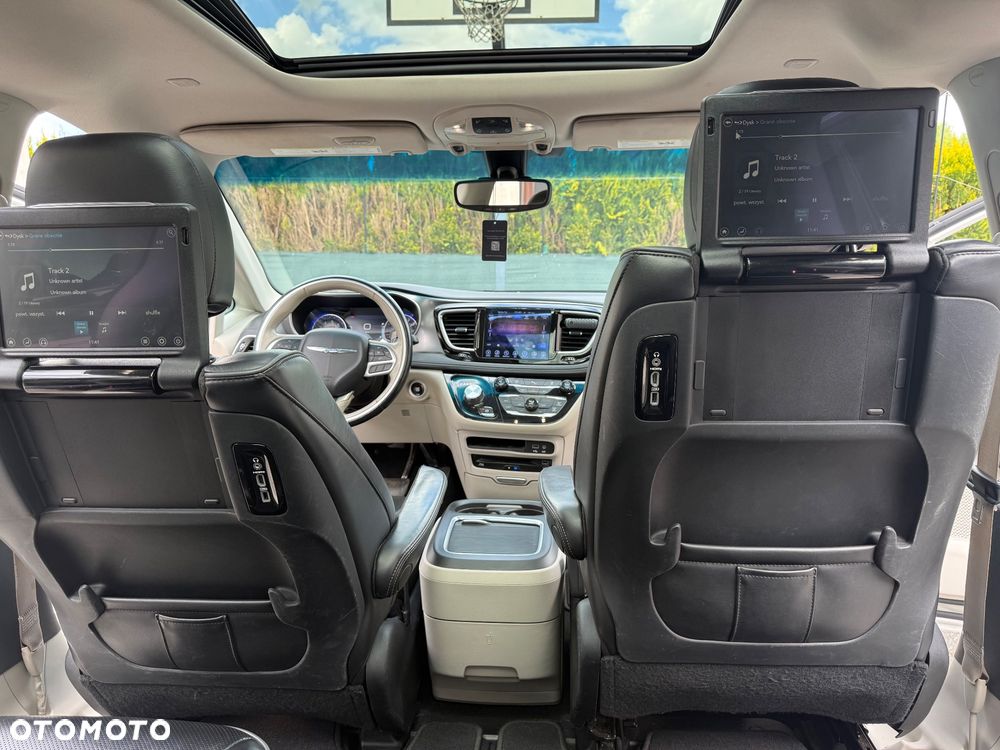 Chrysler Pacifica - 15