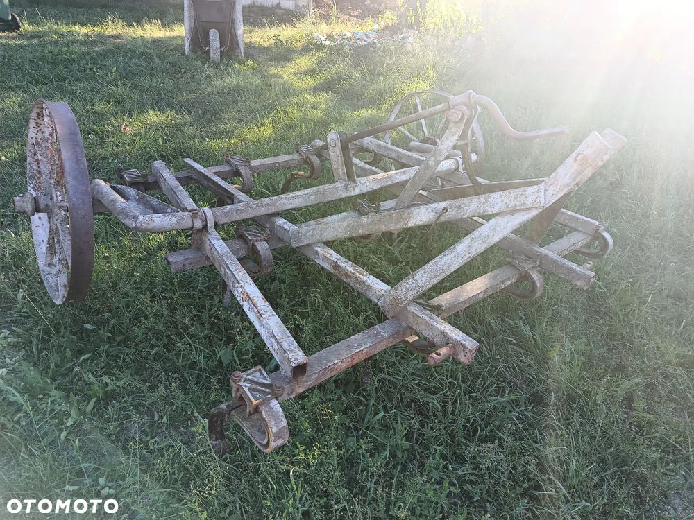 Unia ROZRZUTNIK I INNY SPRZĘT ROLNICZY - 11