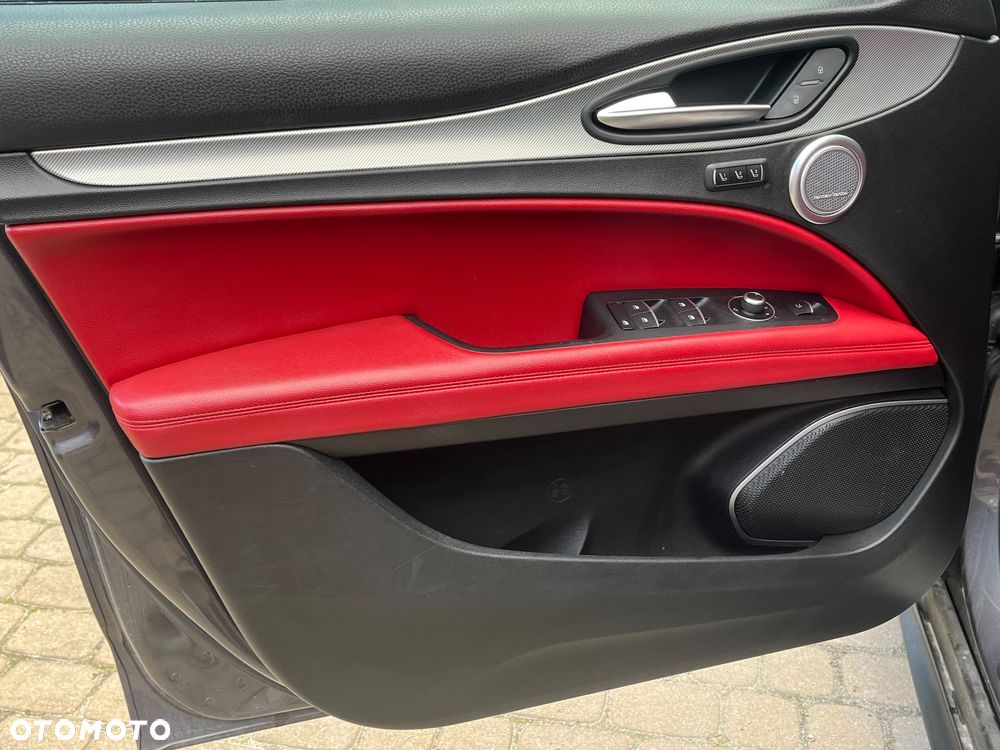Alfa Romeo Stelvio 2.0 Turbo TI Q4 - 25