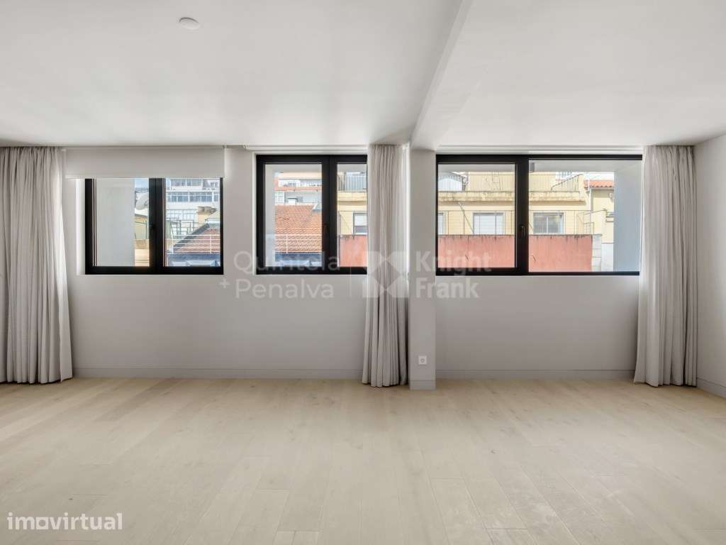 Apartamento T2 com estacionamento à venda nas Avenidas Novas - Grande imagem: 5/28