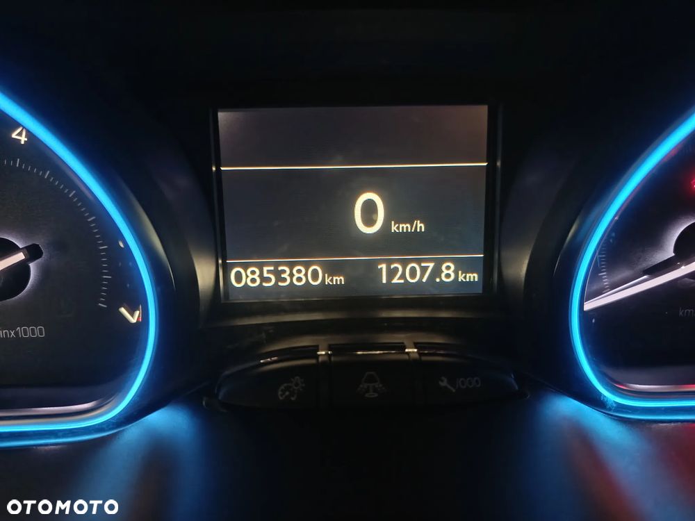 Peugeot 2008 1.2 Pure Tech Allure S&S - 12