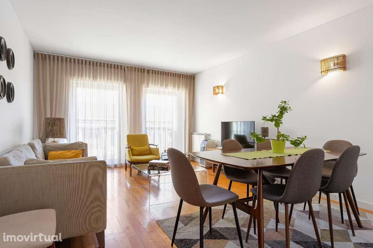 Excelente T3 no Bairro Alto com 2 lugares de estacionamento - Grande imagem: 2/17