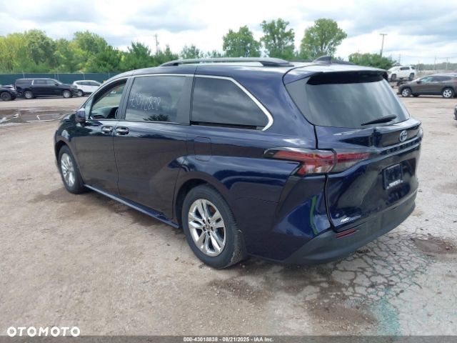 Toyota Sienna - 3