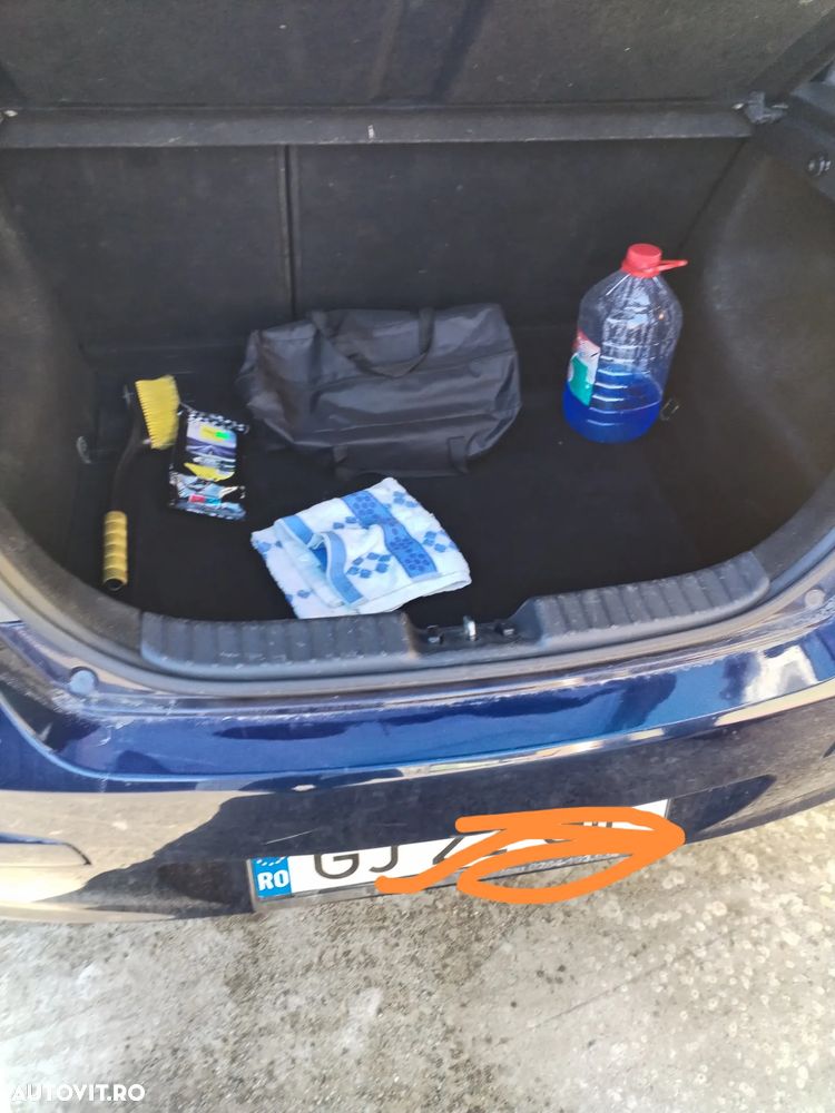 Hyundai i30 1.6 CRDi CLASSIC - 8