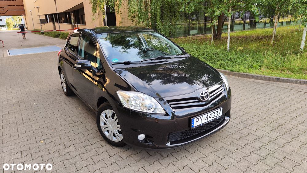 Toyota Auris 1.6 Valvematic Comfort - 1