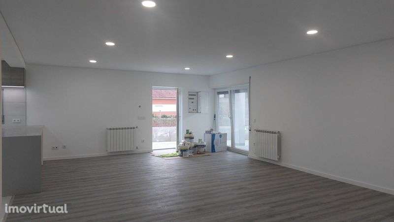 Moradia T4 com logradouro e jardim - Grande imagem: 3/12