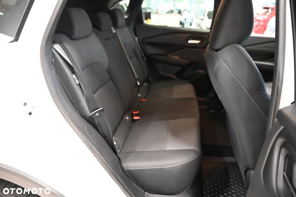 Nissan Qashqai 1.3 DIG-T MHEV 4x4 N-Connecta Xtronic - 4