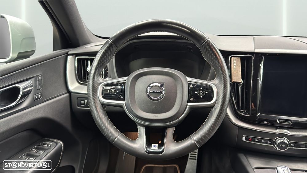 Volvo XC 60 2.0 T8 PHEV R-Design AWD - 8