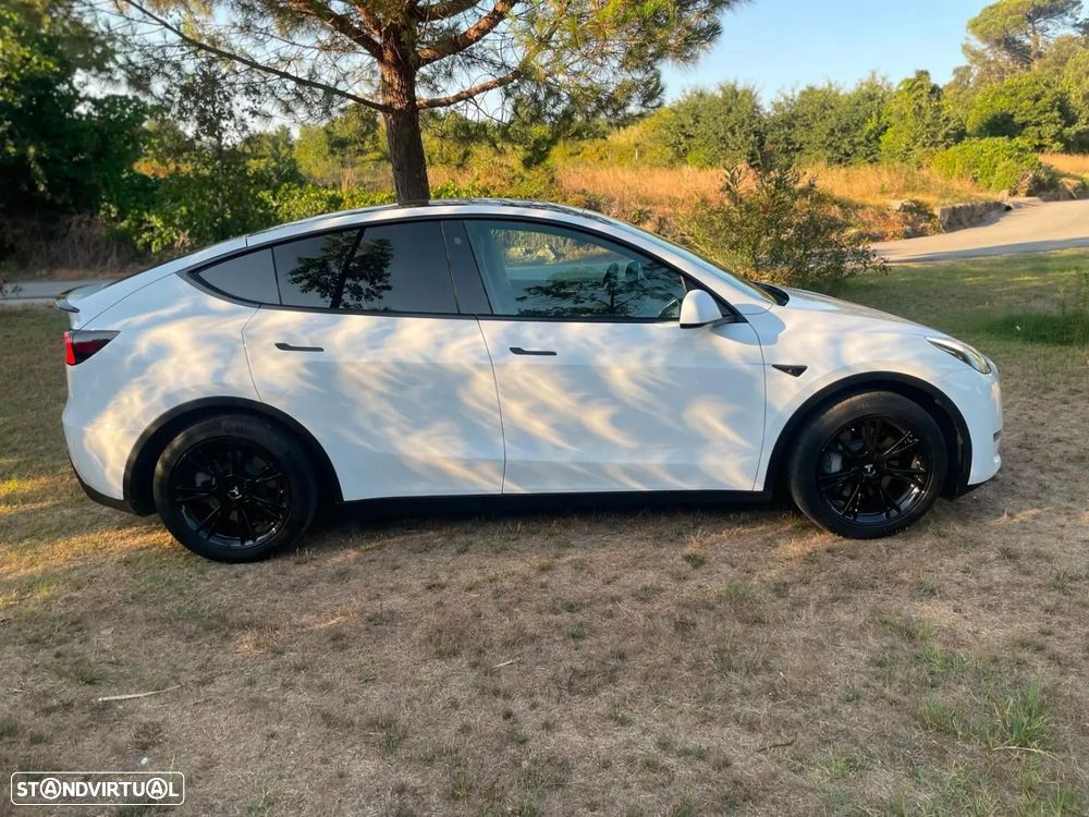 Tesla Model Y Long Range Dual Motor AWD — fotografia 30