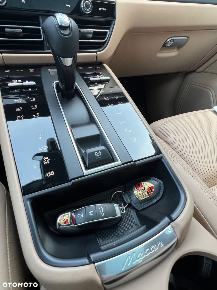 Porsche Macan T - 13