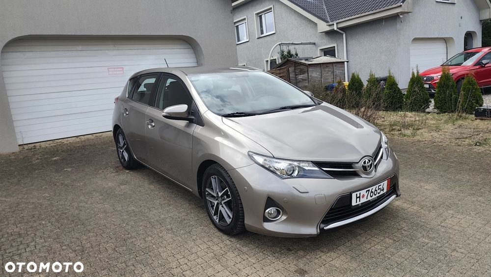 Toyota Auris 2.0 D-4D Luna - 1