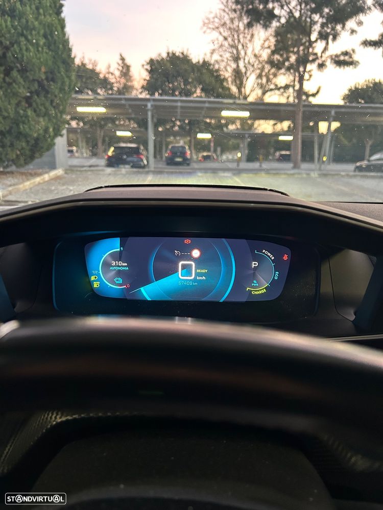 Peugeot e-208 GT - 6